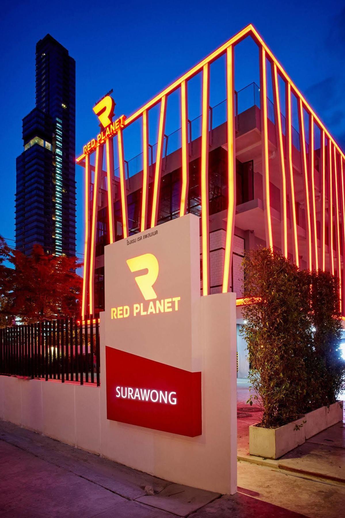 Red Planet Bangkok Surawong Hotel Exterior photo